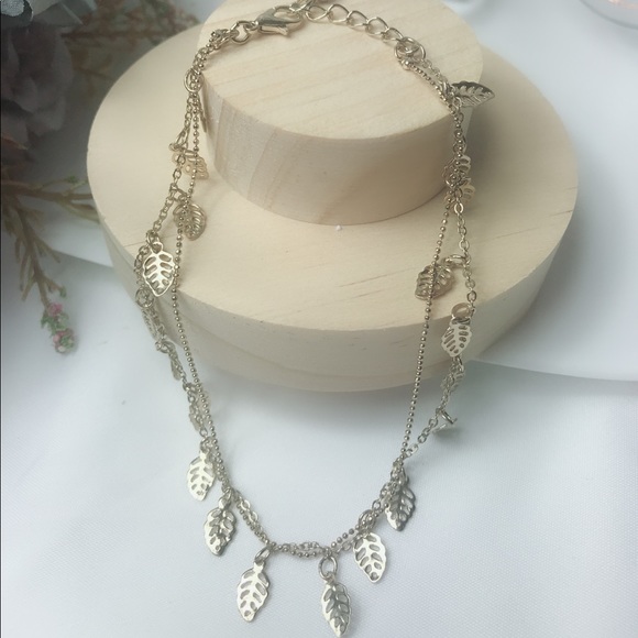 **FLASH SALE** Goldtone leaf anklet - Picture 2 of 3